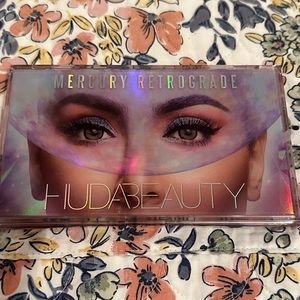 Huda Beauty Retrograde Eyeshadow Palette.